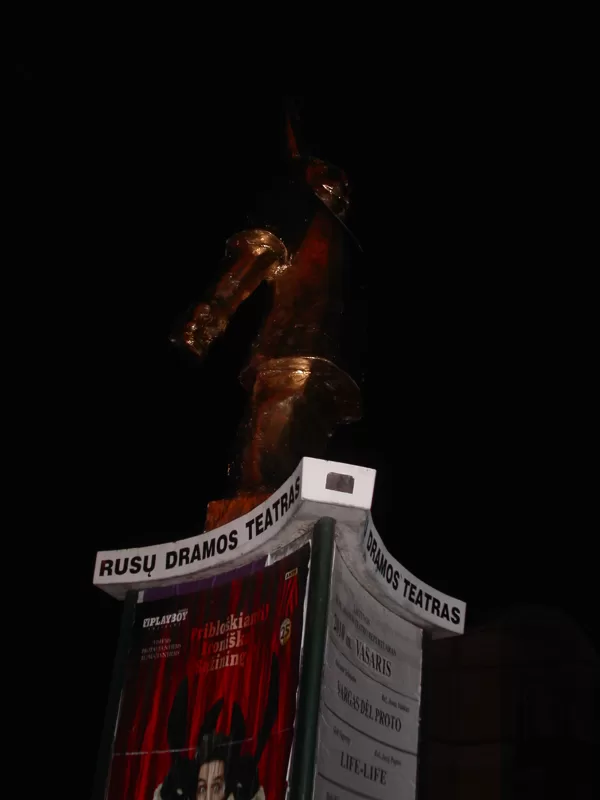 Miuziklui  A Kauspedo reklamine putplastine isdroza h = 4 m Vilnius LRDT 2011